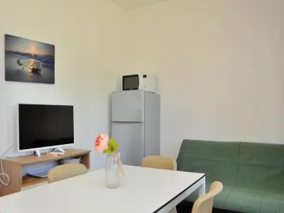 Modern Flat with Terrace for 5 Guests - Beahost