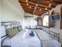 Decameron House