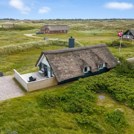 "Hen" - 400m from the Sea