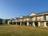 Monashee Motel