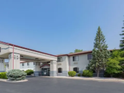 Super 8 by Wyndham Marysville/Port Huron Area Hotels in Marysville