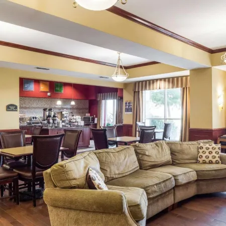 Comfort Suites Central