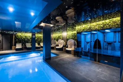 voco STRASBOURG CENTRE - THE GARDEN by IHG Отели в г. 