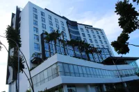 Brits Hotel Karawang Hotel dekat Toko LIE, "hasil keringat" Stasiun Cikampek