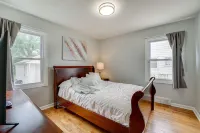Pet-Friendly Southfield House w/ Ping-Pong Table! Hotel in zona Altierus Career Education