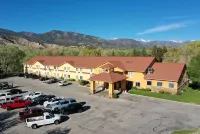 Baymont by Wyndham Salida - parking