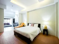 Jamadevi Hotels near Phra Nang Chamathewi Monument