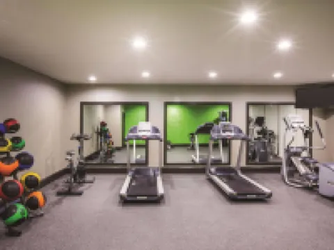 巴吞魯日艾倫港拉昆塔温德姆套房酒店 西巴吞魯日縣酒店