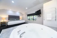 Aubyn Court Spa Motel