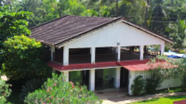 Avisa Nila Beach Resort デブバッグ・ビーチ周辺のホテル