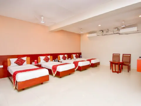 Pleasant Inn Hotel di 