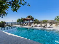 Spacious 7-Bdr Villa with Pool & Sea View - Villa