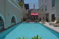 Polo Hotels, Agartala - piscine