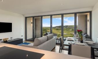 Apartment 10 Waterstone House - Luxury Apartment with Sea Views