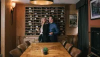 Mountain Side Hotel Whistler by Executive - Quầy Bar