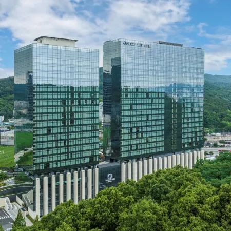 DoubleTree by Hilton Seoul Pangyo Отели рядом с достопримечательностью «Станция метро Sunae»