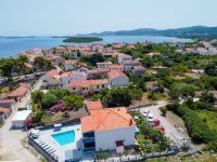 Franka Hotels in Pasman