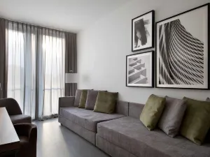 J Hotel
