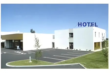 The Originals City, Plume Hôtel, Bressuire Отели в г. Нюей-Лез-Обье