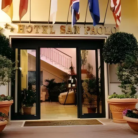 Hotel San Paolo Отели рядом с достопримечательностью «Бассейн «Скандоне»»