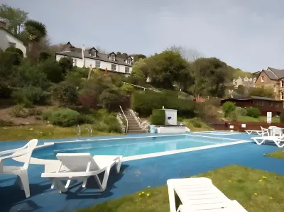 Epchris House Hotels near Rockham Beach