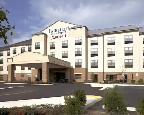 Fairfield Inn & Suites Cumberland Hotels in Cumberland