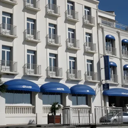 Cerise Royan - le Grand Hôtel de la Plage Отели в г. Руайан