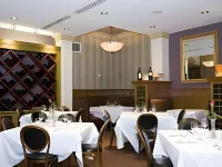 Carleton of Oak Park Hotels in Broadview