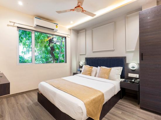 Hotel Classio Andheri - Near DN Nagar Metro Station