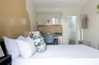 Hive Manila Guesthouse -Netflix,400Mbps WI-FI Hotels in Kawit