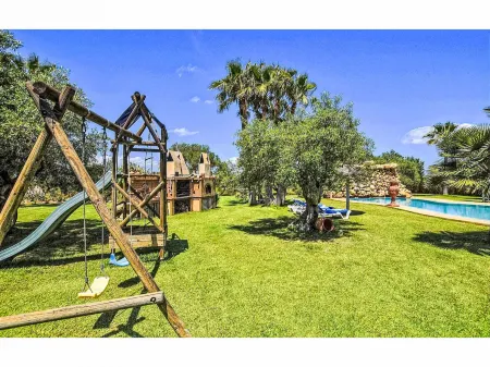 Gamundi Отели рядом с достопримечательностью «Royal Charters Mallorca»