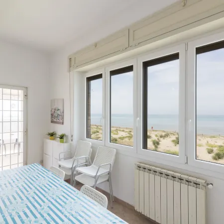 Rome's Beach House 1