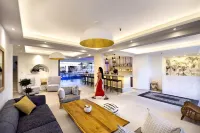 La Stella Suites - Airport Shuttle