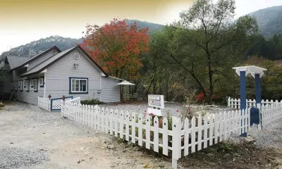 Pyeongchang Mulsori Pension Hotel in zona Lee Hyo Seok Literature Forest
