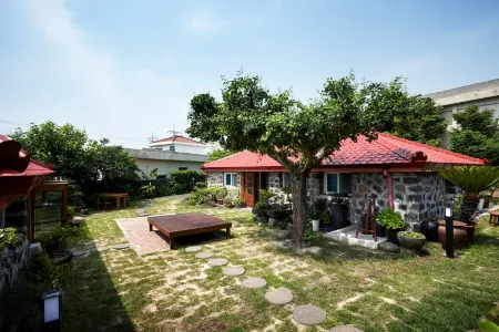 Jeju Ianjae Pension Отели рядом с достопримечательностью «Остров Удо»