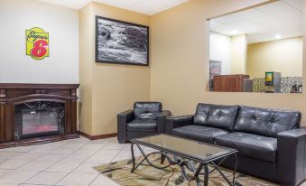 Super 8 by Wyndham Macon West