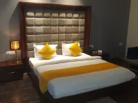 Hotel Solitaire Grand Hotels in Sirsa