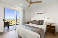 Moonlight Bay Suites - balcony