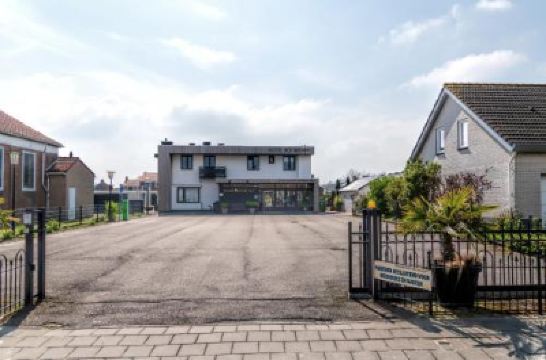 Surroundings Hotel Rooms Photo