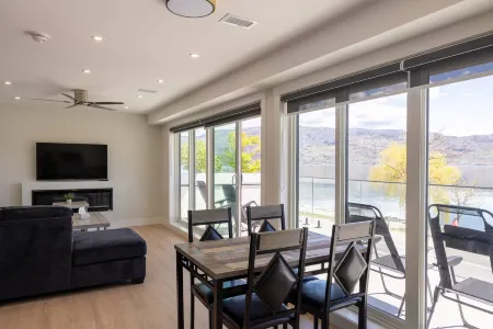 Okanagan Gem with Pictures Views