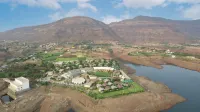 Elegant Waterfront Resort Hotels in Waki Tarf Wada