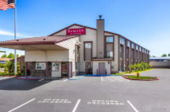 Ramada by Wyndham Medford Airport North Hotels in 