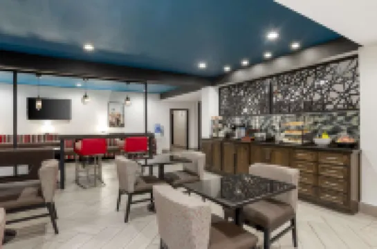 เบสท์เวสเทิร์นพลัส ดาฟนี อินน์แอนด์สวีทส์