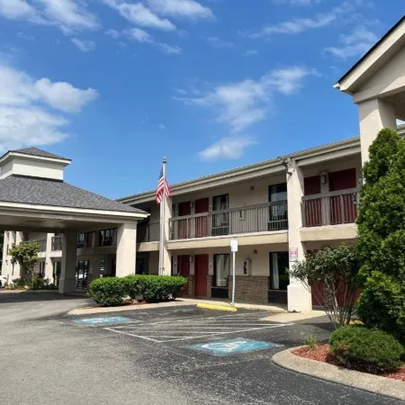 Econo Lodge Inn & Suites