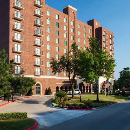 Renaissance Waterford Oklahoma City Hotel Отели рядом с достопримечательностью «Торговый центр "Олд Шепард"»