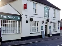 Swan Inn, Heathrow Airport Hotel di Stanwell