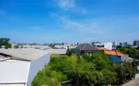 RedDoorz at Graha 99 Simomulyo Hotels in Sukomanunggal