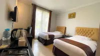 Rizen Premiere Hotel Hotel di Leuwimalang
