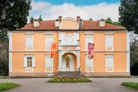 Crowne Plaza Podgorica Hotels near King's Park Gate
