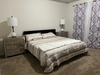 Balmoral LakeSide 5br 4ba House Lindsay/Lyons Park and Sports Complex附近的飯店